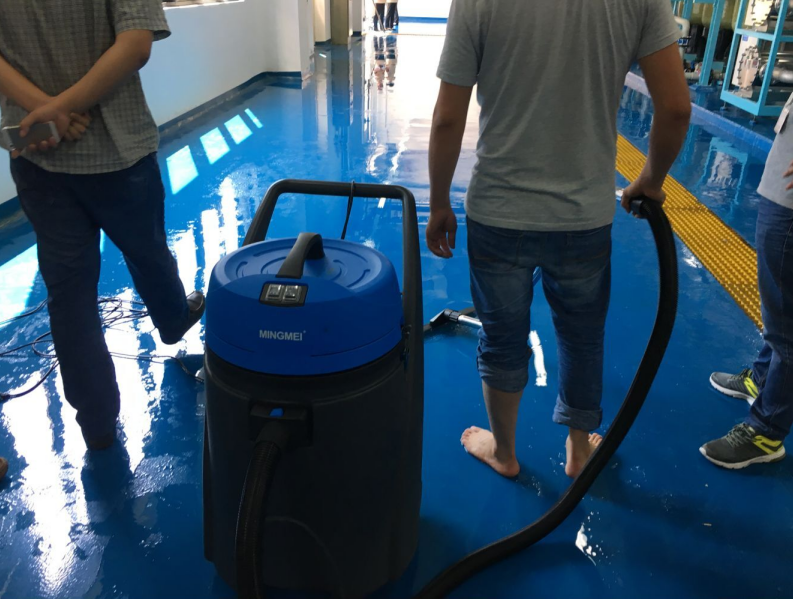 R50B洗地机应用于海威华芯企业实景图4