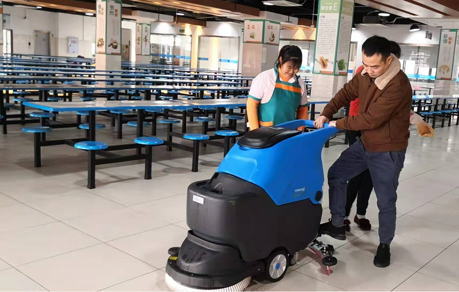 两江实验中学手推式洗地机